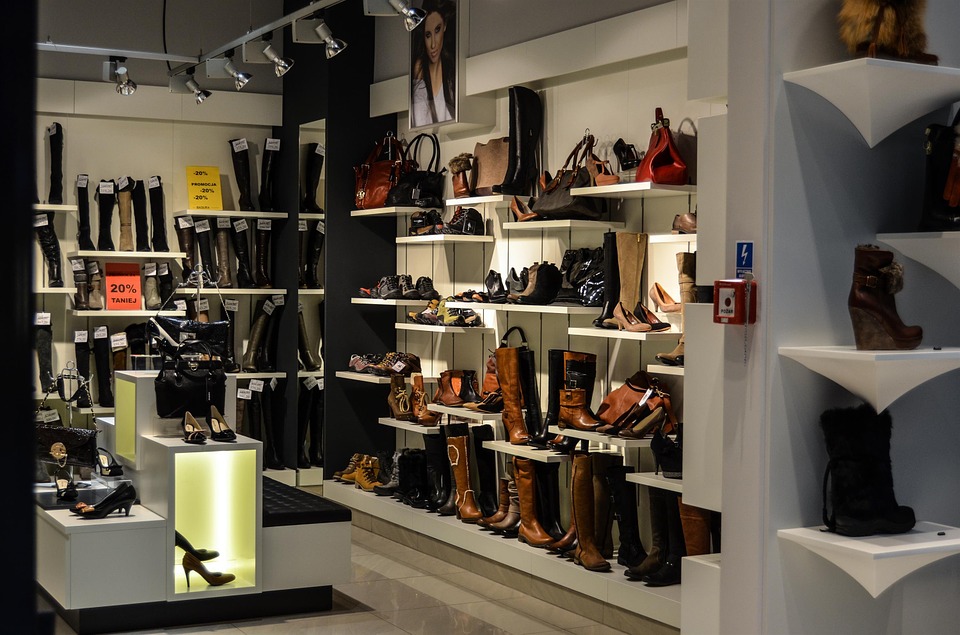 Read more about the article Do’s and Don’ts of Shoe Shopping